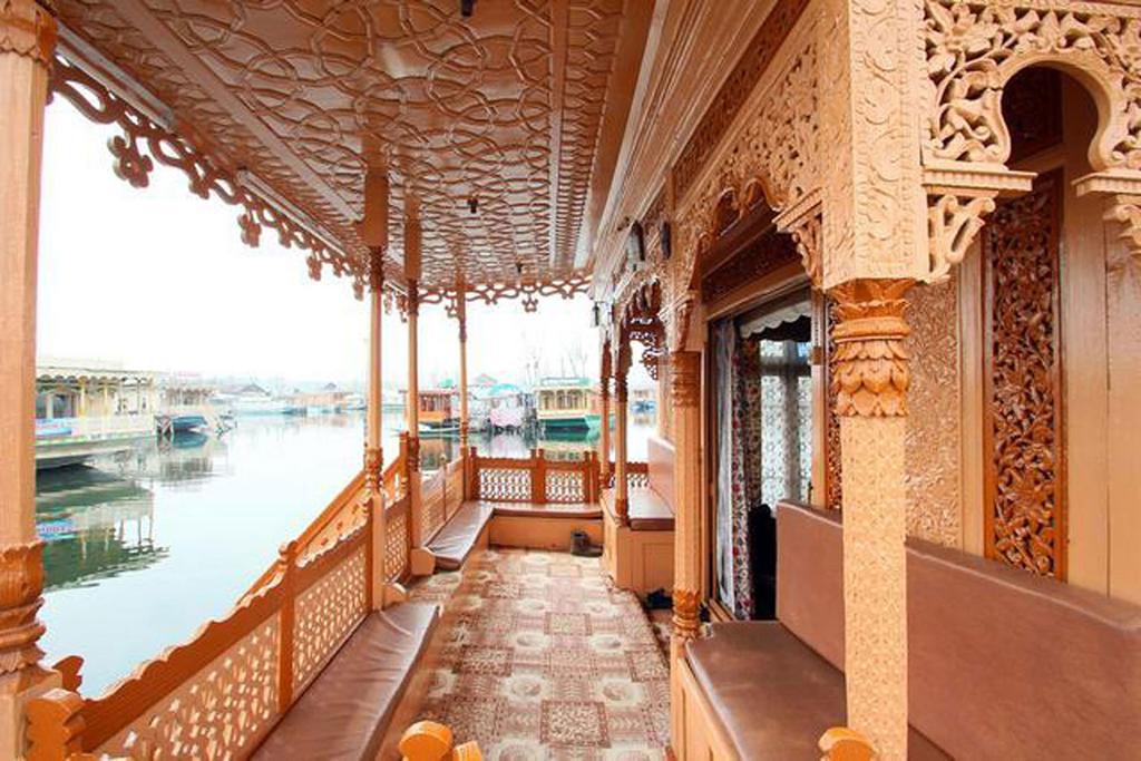 Hotel Houseboat Ambassador Srīnagar Camera foto