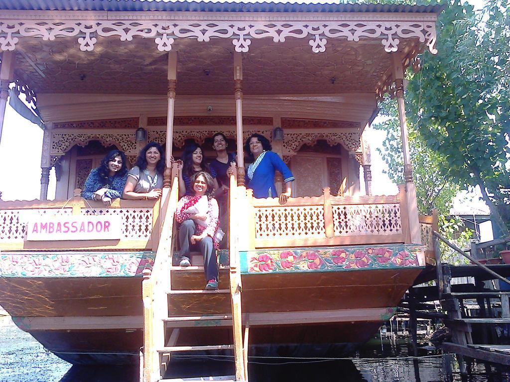 Hotel Houseboat Ambassador Srīnagar Esterno foto